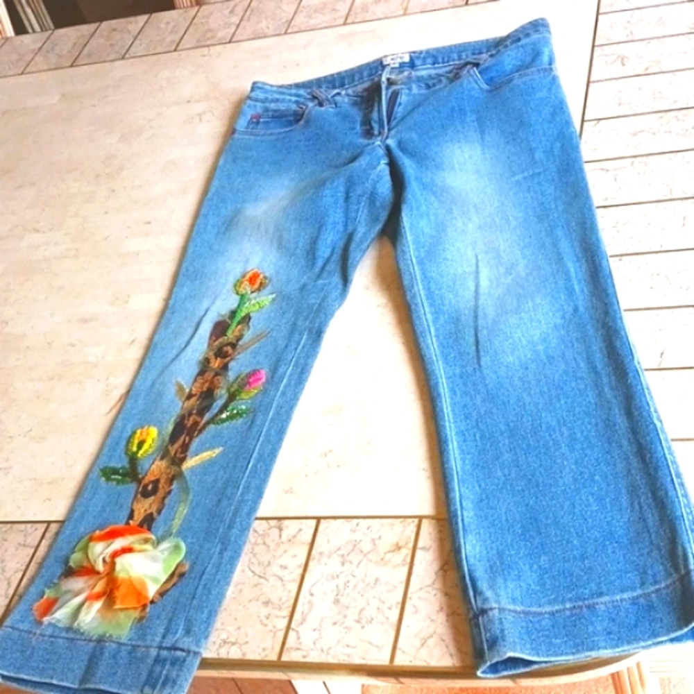 Vintage (store-Cache) Jeans with floral beaded design,...size 0..."NEW" VINTAGE